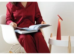 Abajur recarregável Zafferano Angelina - sem fio, cabeça ajustável, controle de toque, design moderno para ambientes internos - cor cinza claro