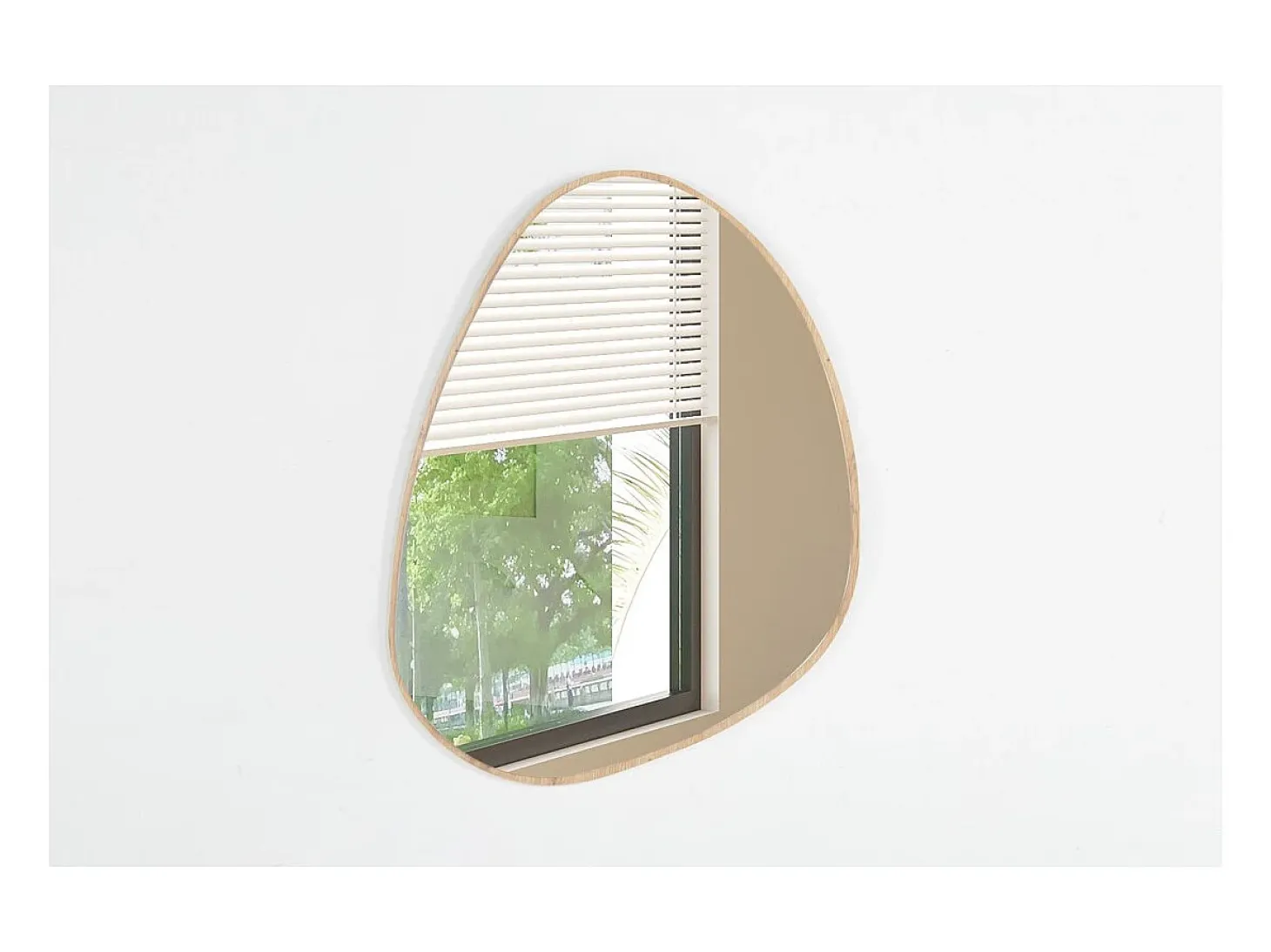 Espelho assimétrico NARA – 60x80 cm – Acabamento em carvalho envelhecido – MDF com decoração de madeira – Design orgânico
