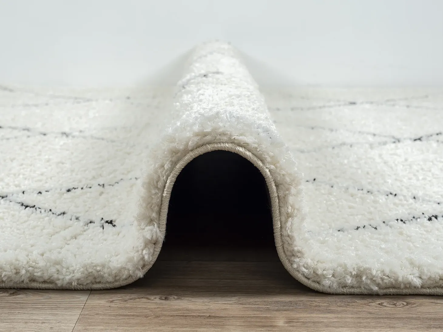 Tapete Bahar Shaggy moderno padrão losango, preto branco, 80 x 150 cm