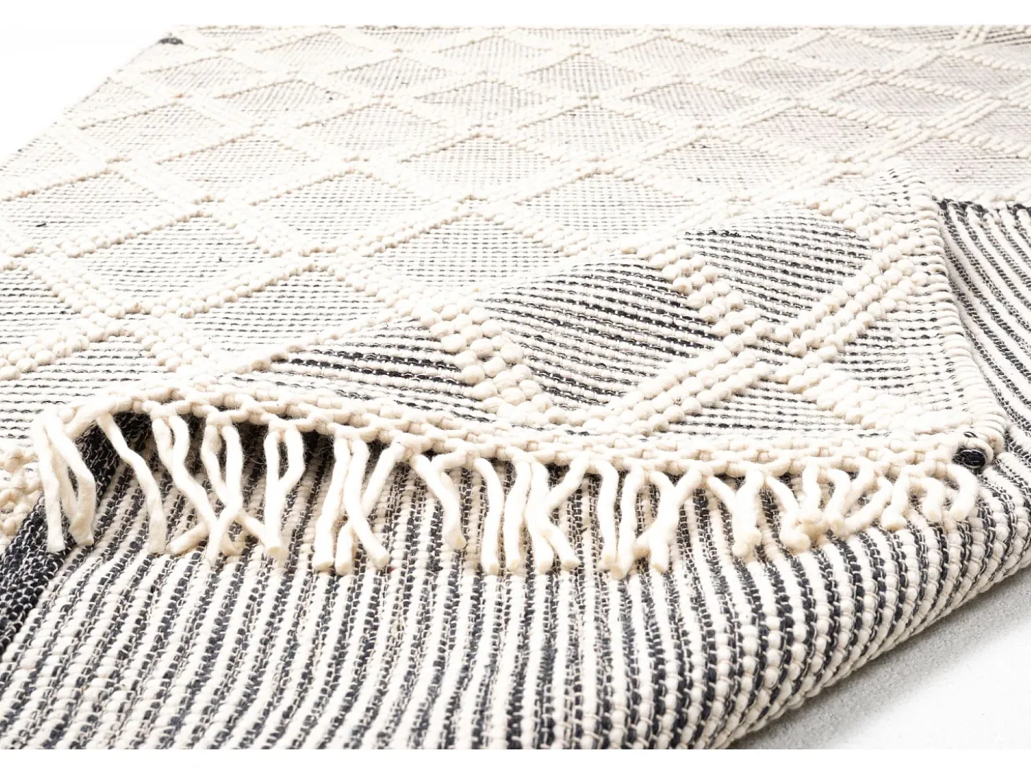 Tapete tecido à mão com design étnico 190x290 cm natural Colored Macrame